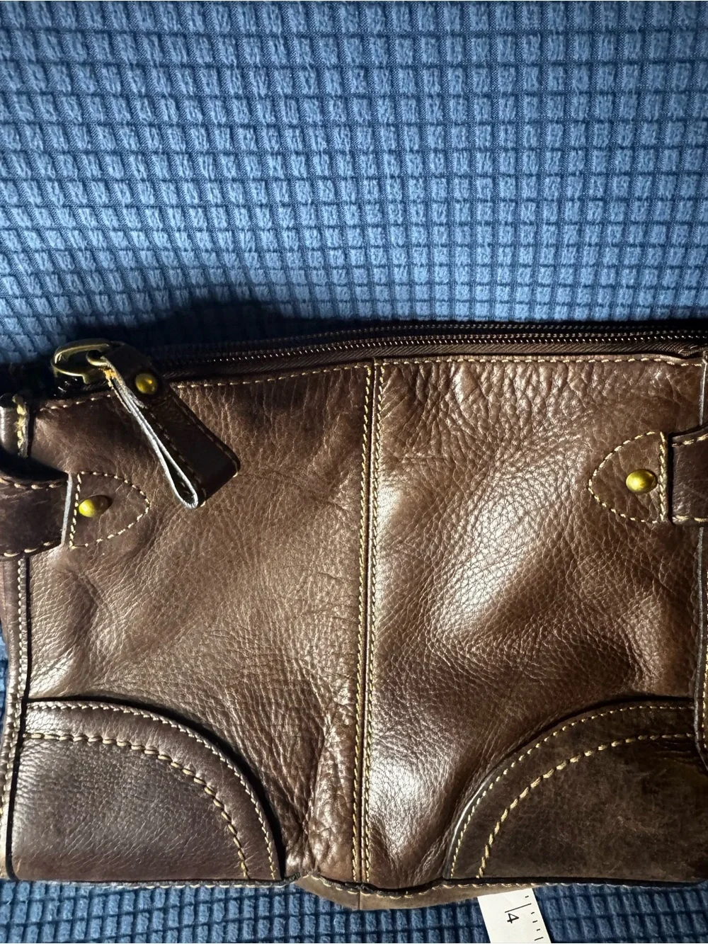 Vintage Fossil leather shoulder purse, specifically Model 75082
